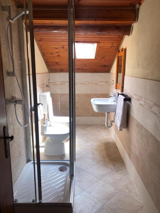 La Mansarda Di Casa Vacanze La Vite Bordogna Bagian luar foto